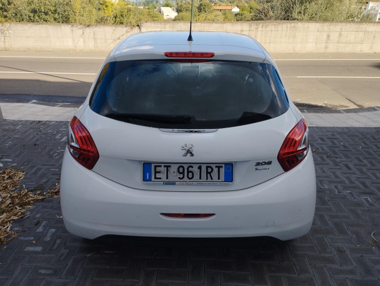 Peugeot 208 1.4 HDi 68 CV 5 porte Allure