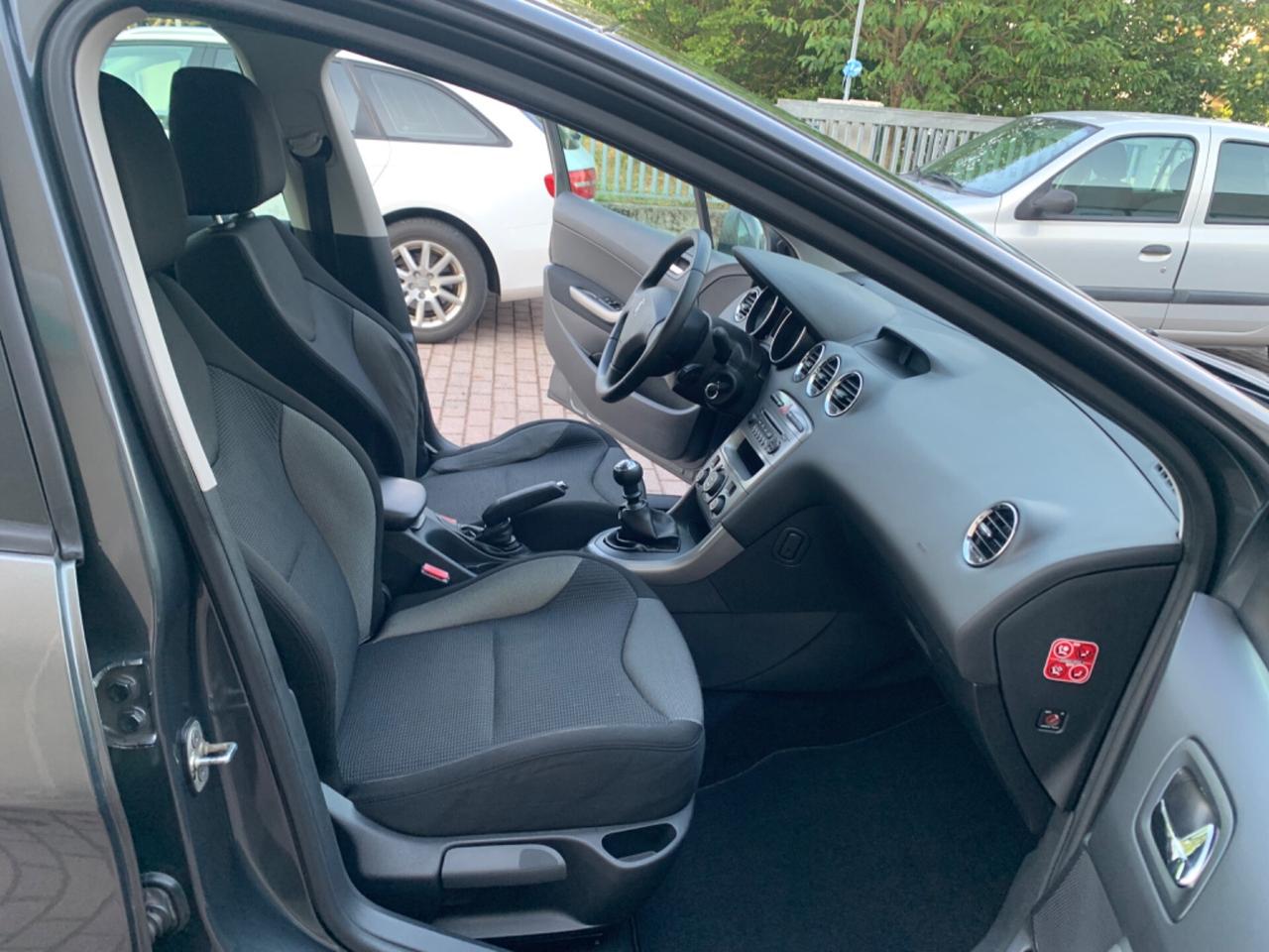 Peugeot 308 1.6 HDi 110CV 5p. Féline (6 Marce)