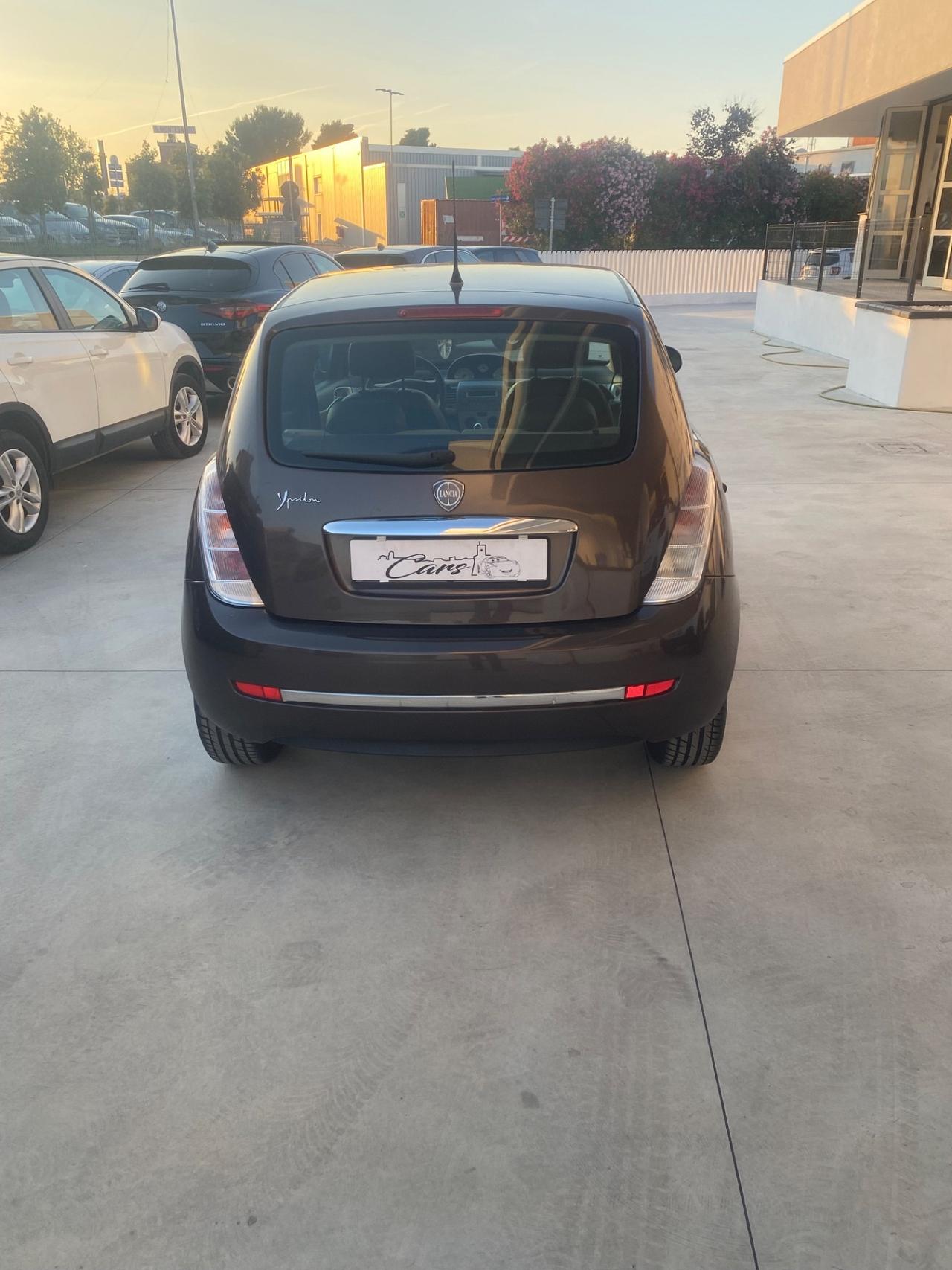 Lancia Ypsilon 1.3 MJT 75 CV Platino