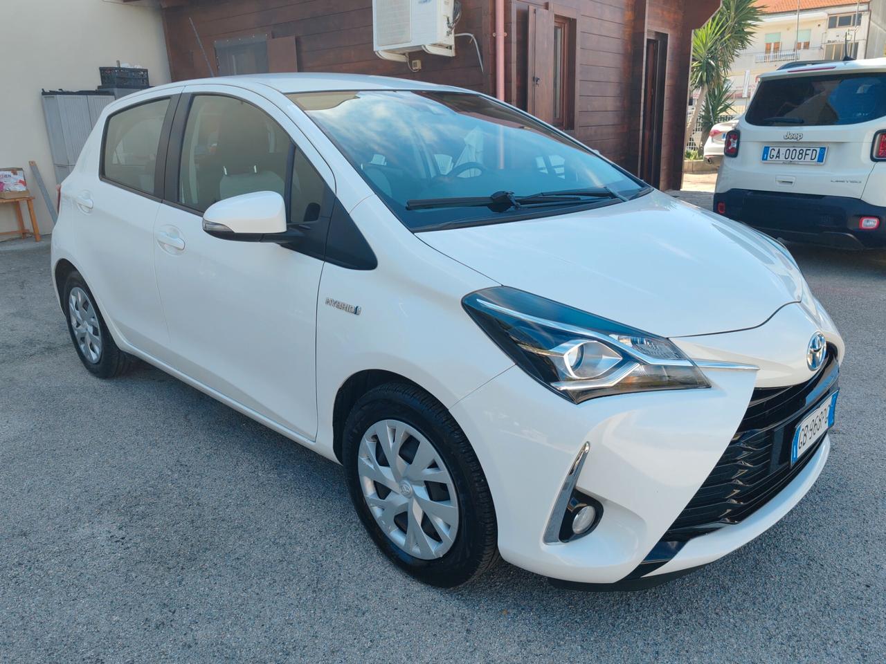 Toyota Yaris 1.5 Hybrid Business