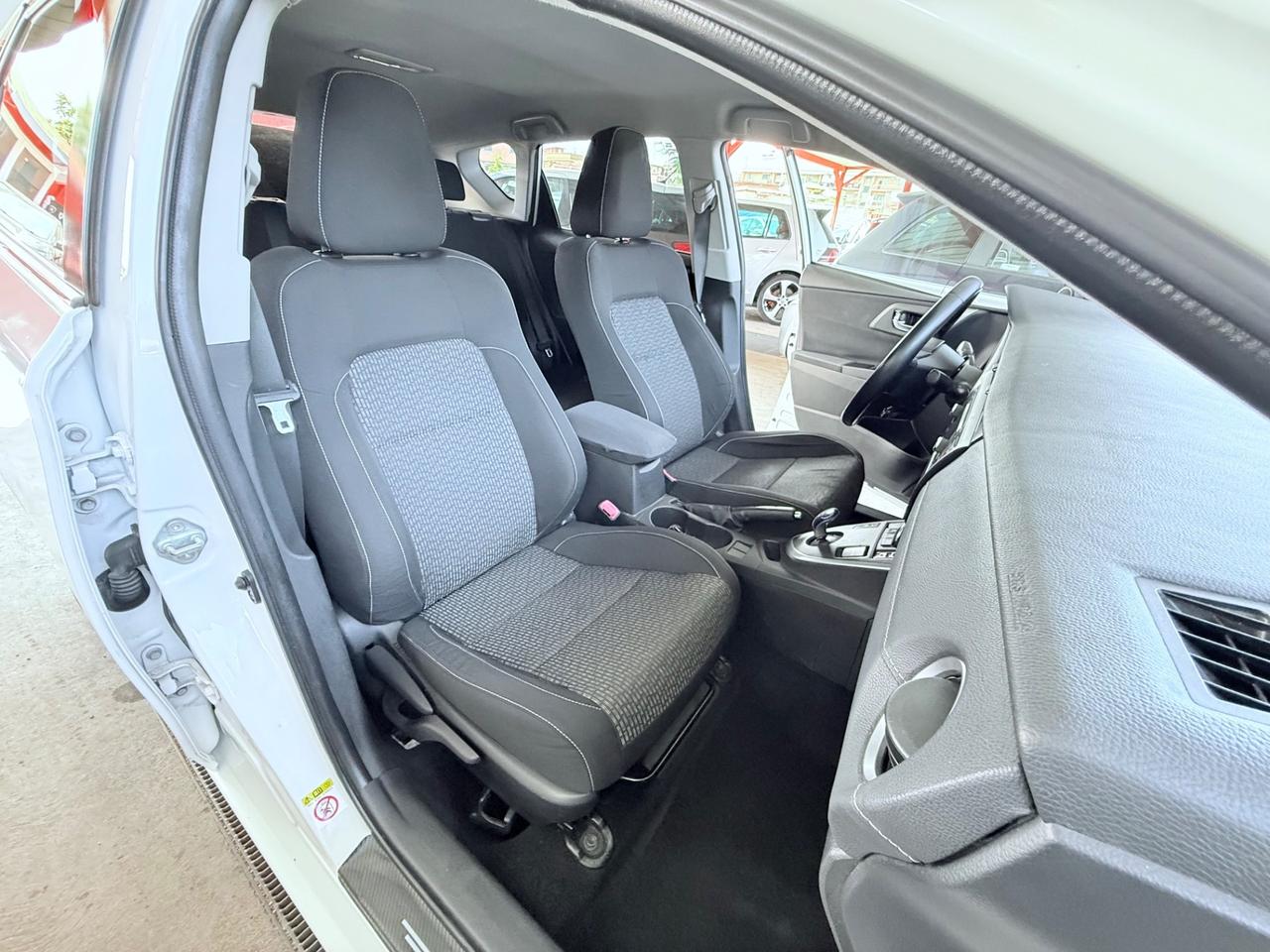 Auris 1.8 Hybrid Lounge-unipro-rate-