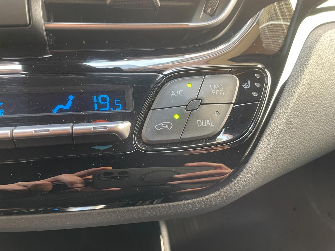 Toyota C-HR 1.8 Hybrid E-CVT Lounge