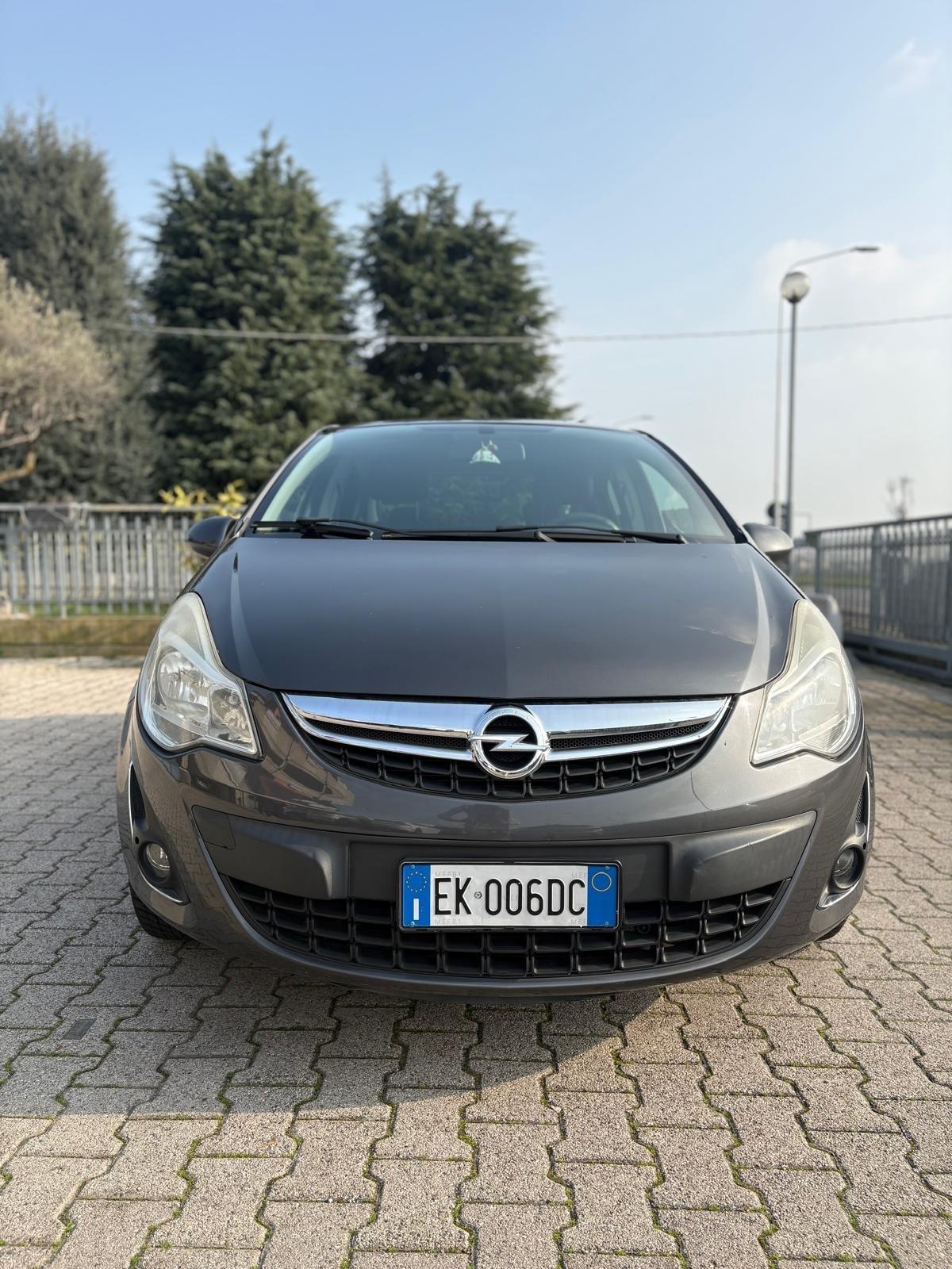 Opel Corsa 1.2 5 porte Cosmo