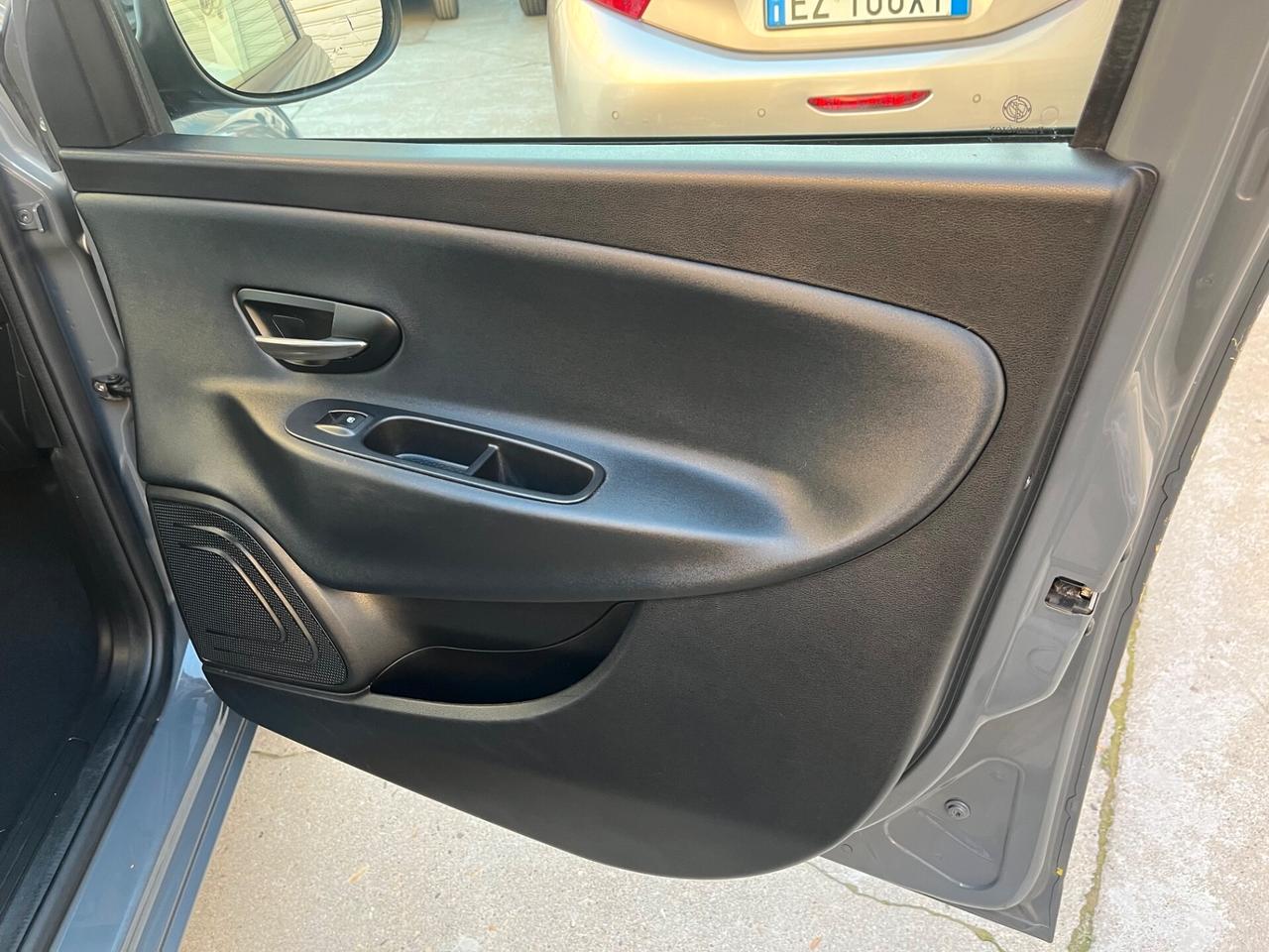 Lancia Ypsilon 1.2 69 CV 5 porte Platinum