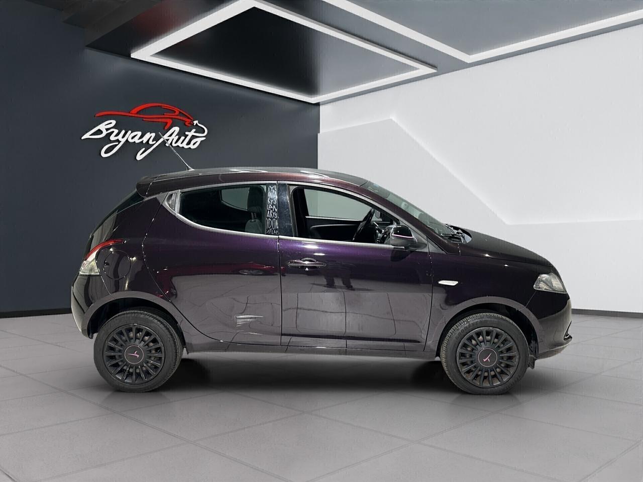 Lancia Ypsilon 0.9 TwinAir 85 CV 5 porte Metano Ecochic ELEFANTINO