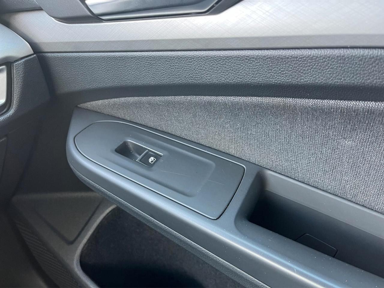 Volkswagen Golf 2.0 TDI DSG 116 CV
