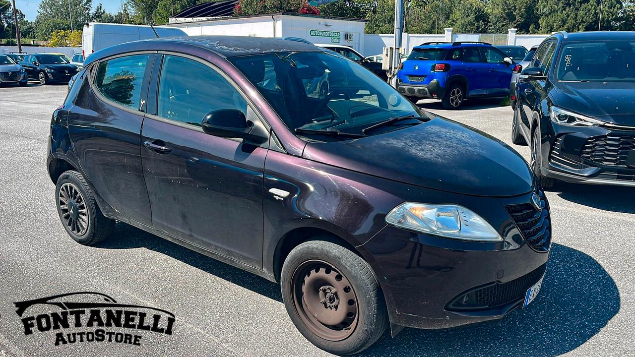 Lancia Ypsilon 0.9 TwinAir 85 CV 5 porte Metano Ecochic Gold