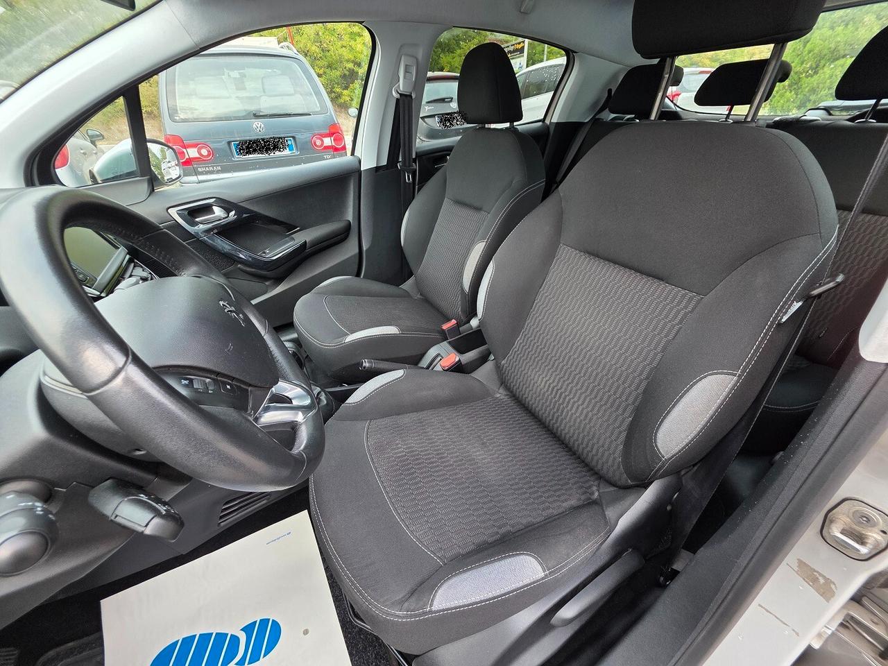 Peugeot 208 1.2 5 porte