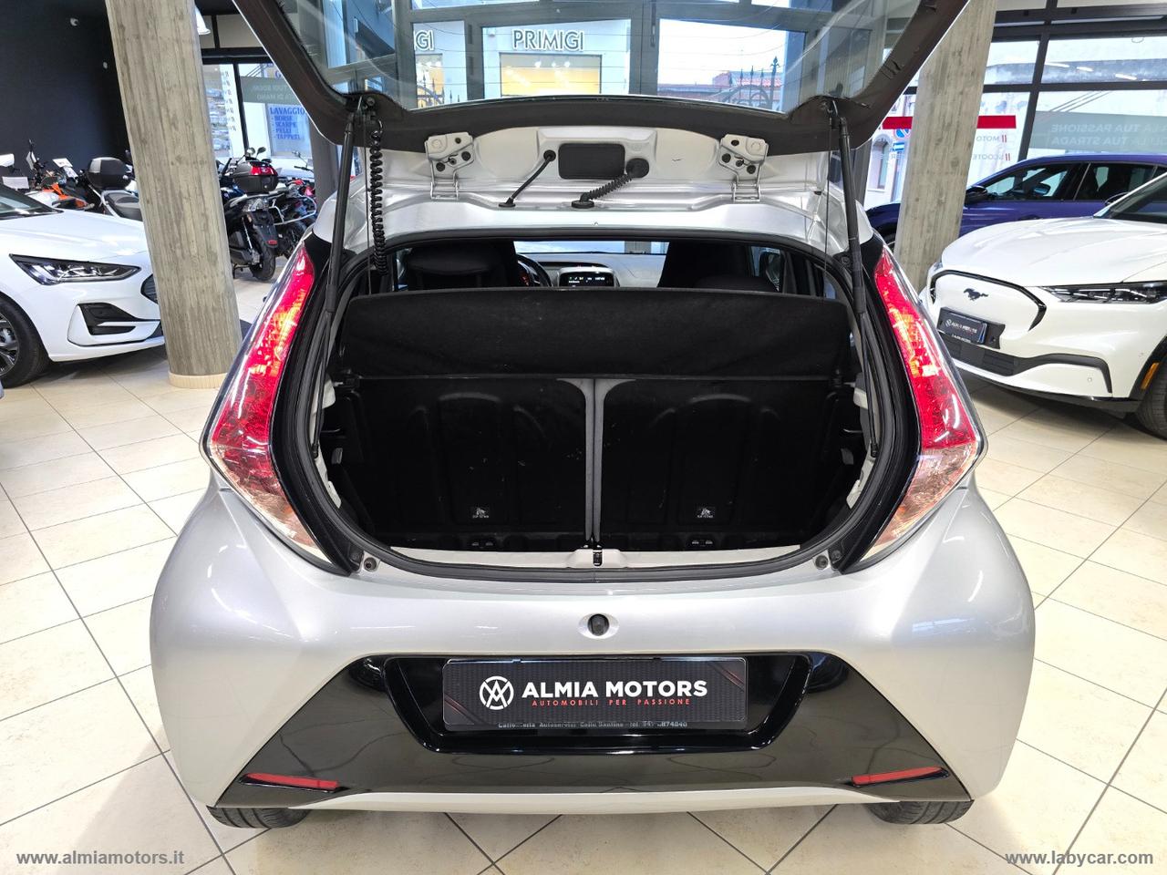 TOYOTA Aygo 1.0 VVT-i 69 CV 5p. x-play TSS