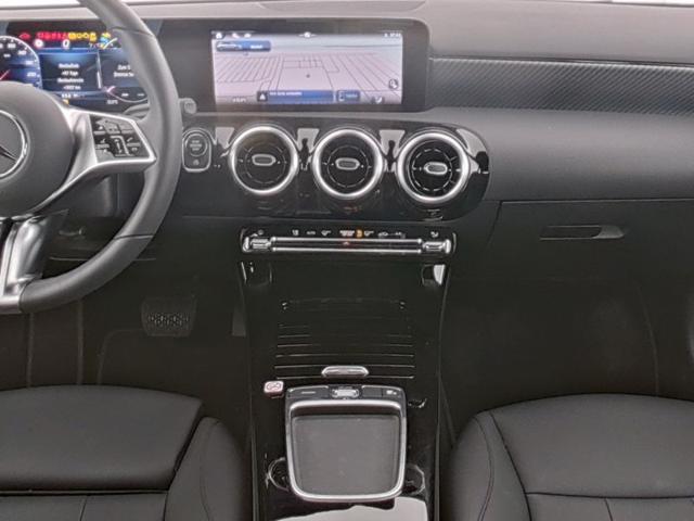MERCEDES-BENZ A 180 Automatic Progressive Advanced