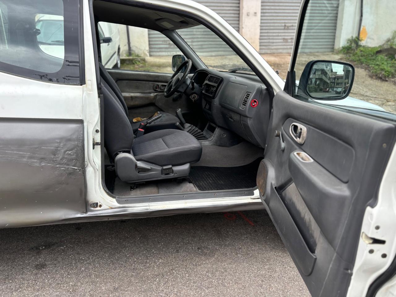 Mitsubishi L200 2 porte 4 posti