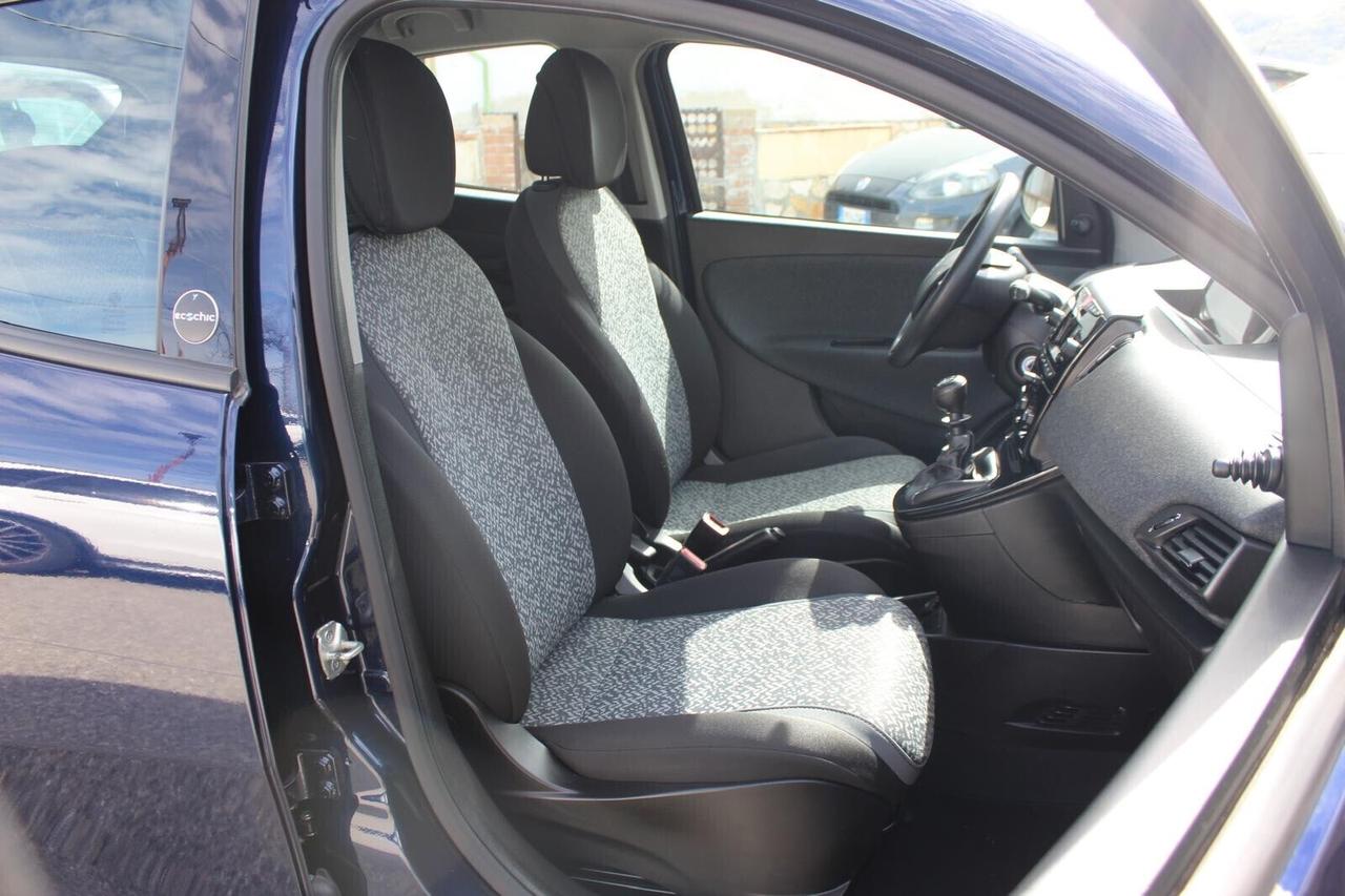 Lancia Ypsilon 1.0 FireFly 5 porte S&S Hybrid Ecochic Gold