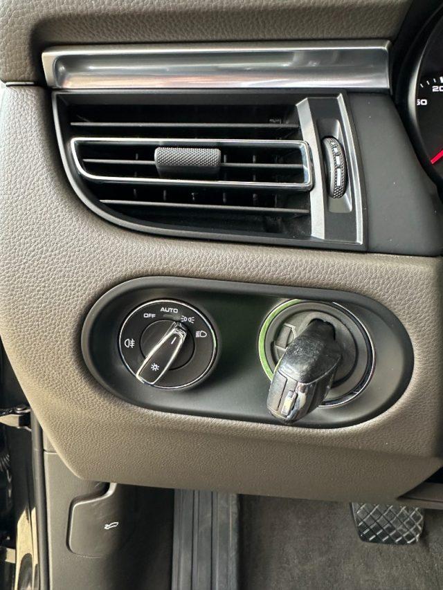 PORSCHE Macan 2.0 PDK - 20" - Tetto - PDLS - Scarichi - IVA