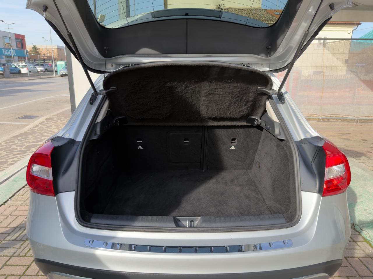 Mercedes GLA 180 d Sport - GARANZIA