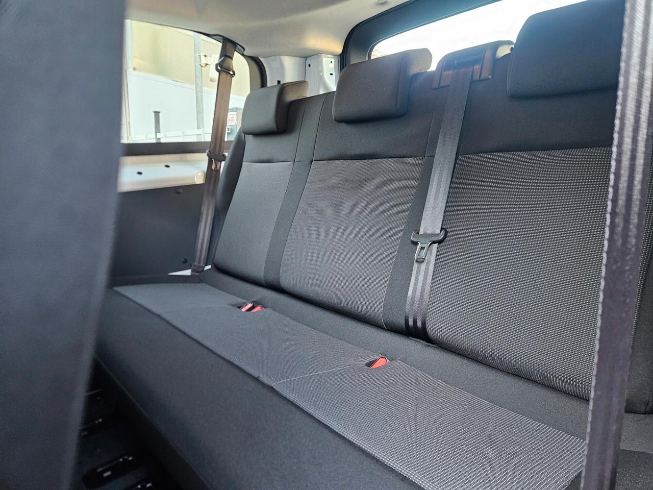 Noleggio 9 posti Peugeot Expert BlueHDi 180 S&S EAT8