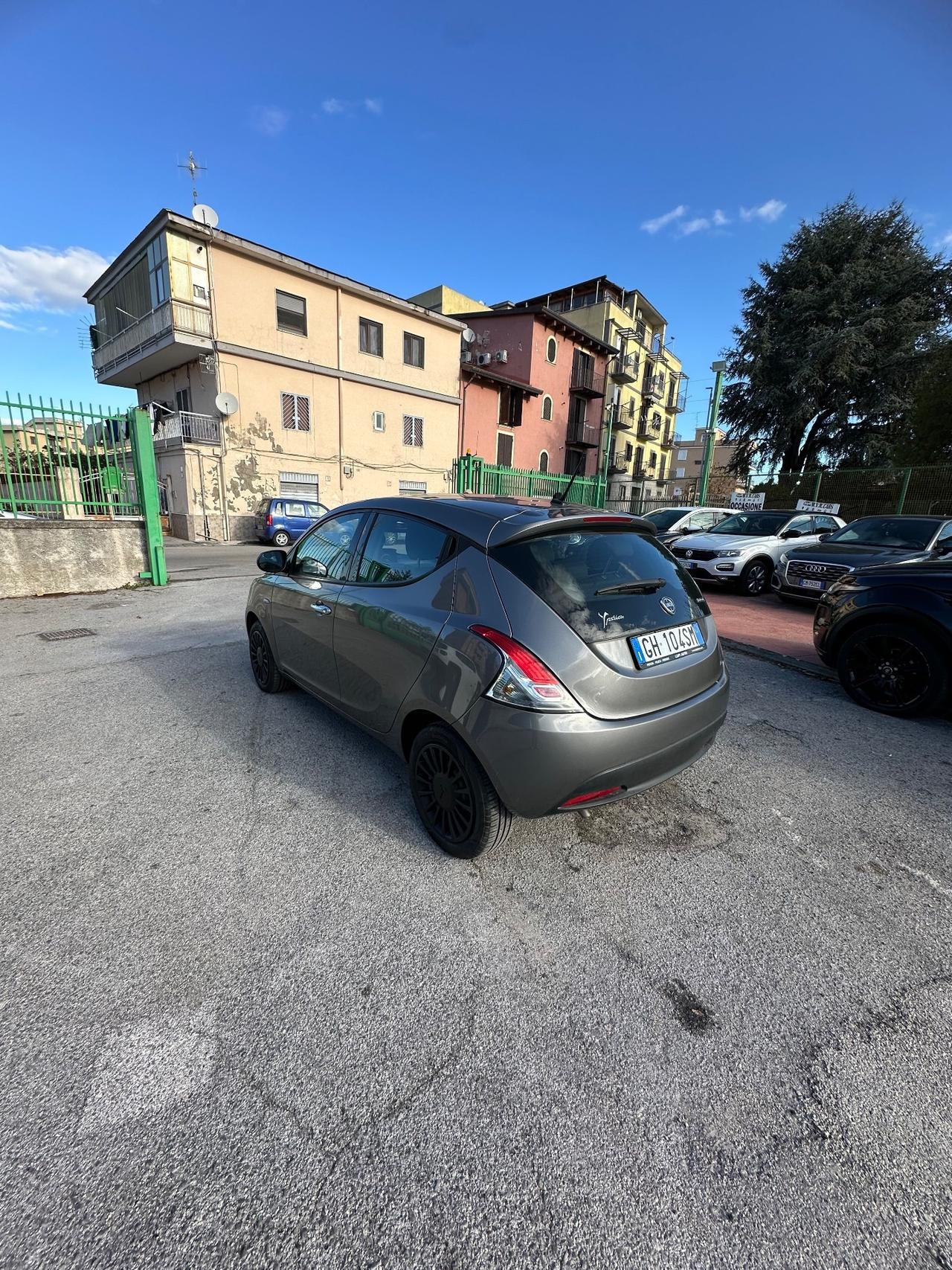 Lancia Ypsilon 1.0 FireFly 5 porte S&S Hybrid Ecochic A. Ferretti