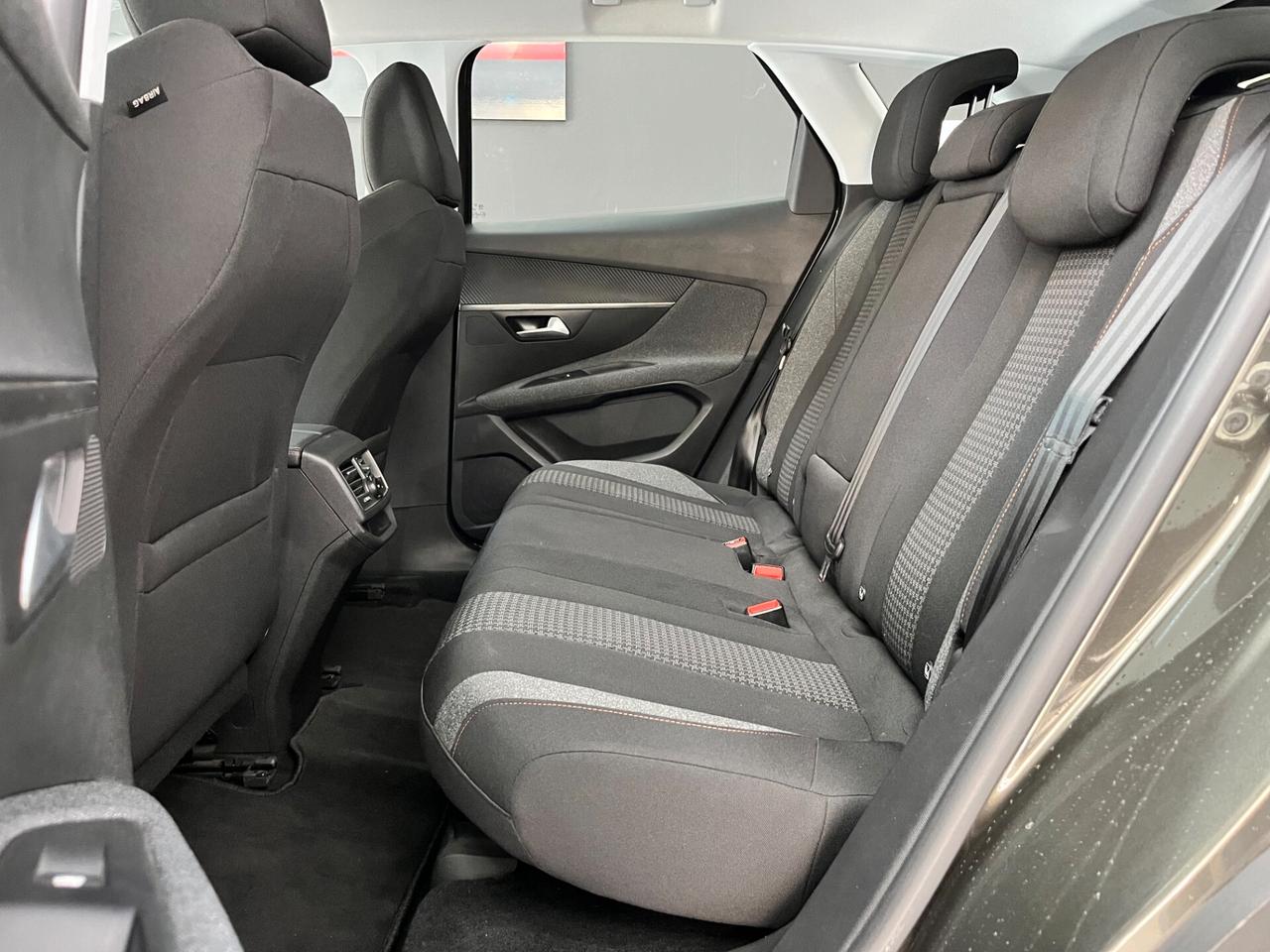Peugeot 3008 BlueHDi 130 S&S Active -.2020