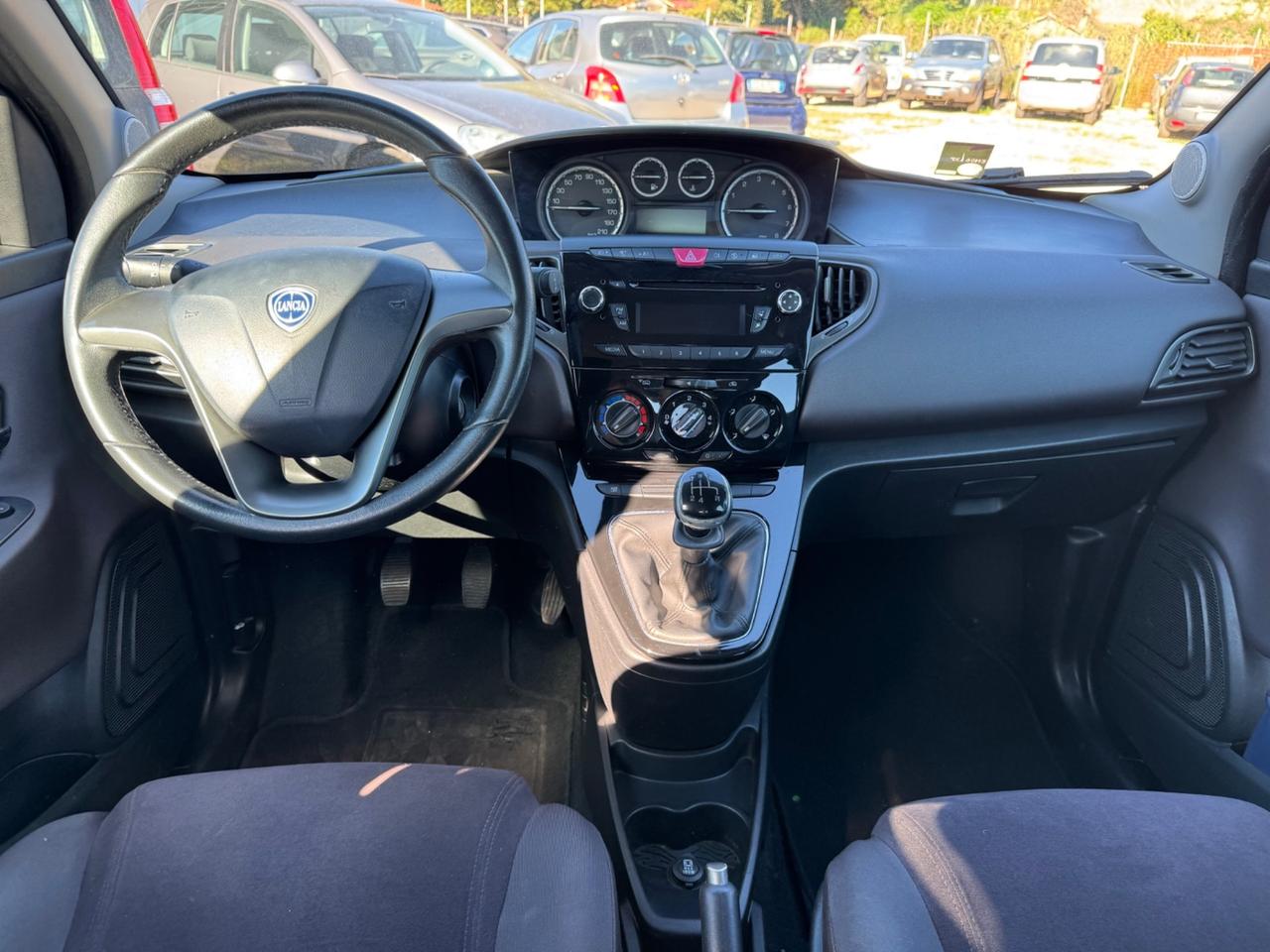 Lancia Ypsilon 1.2 69 CV 5 porte S&S Platinum NEOPATENTATI