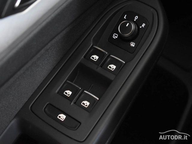 VOLKSWAGEN Golf 1.5 TGI 130cv DSG Life VIRTUAL CARPLAY TRIZONA