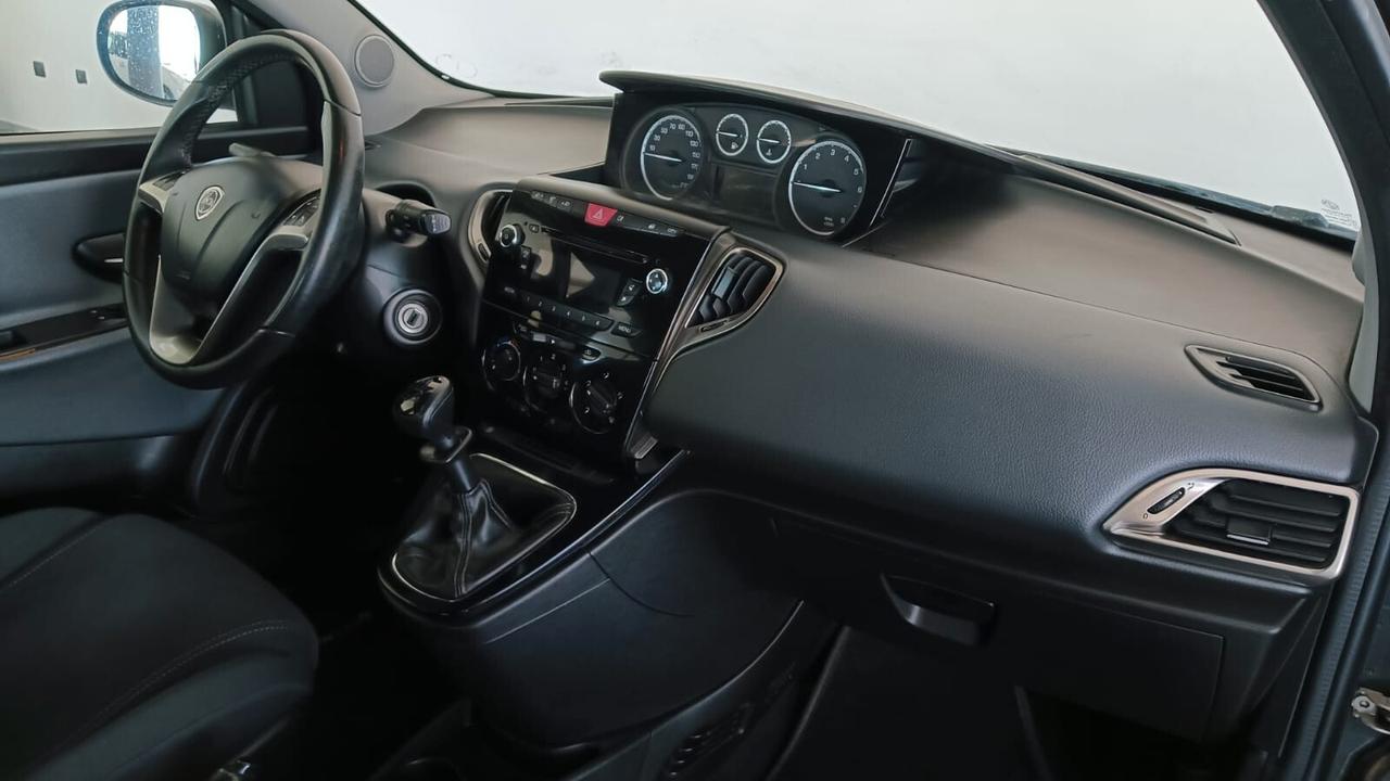 Lancia Ypsilon 1.2 69 CV 5 porte Platinum