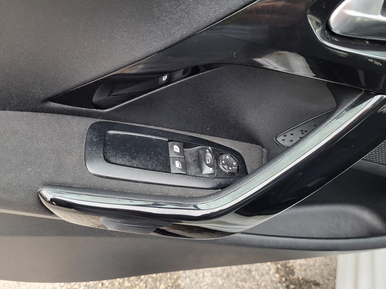 PEUGEOT 208 1,4 HDI-UNICO PROPRIETAR-4 REVISIONI