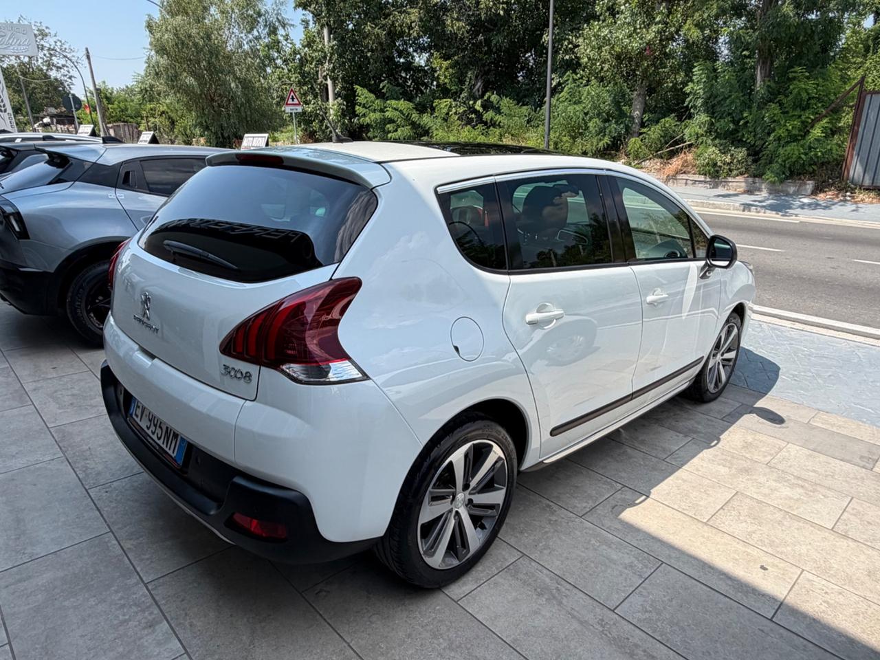 Peugeot 3008 1.6 HDi 115CV Allure