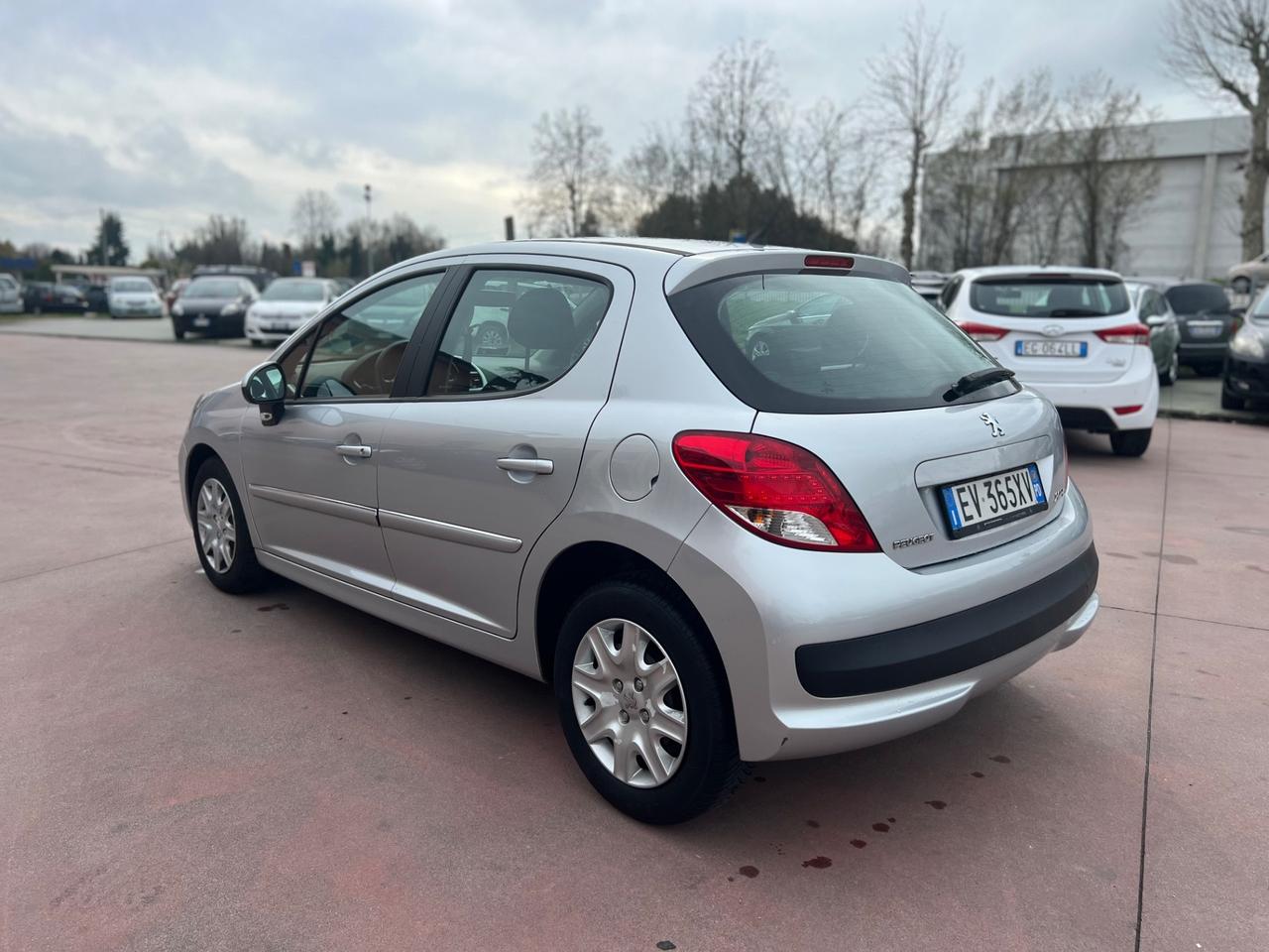 Peugeot 207 Plus 1.4 HDi 70CV 5 porte