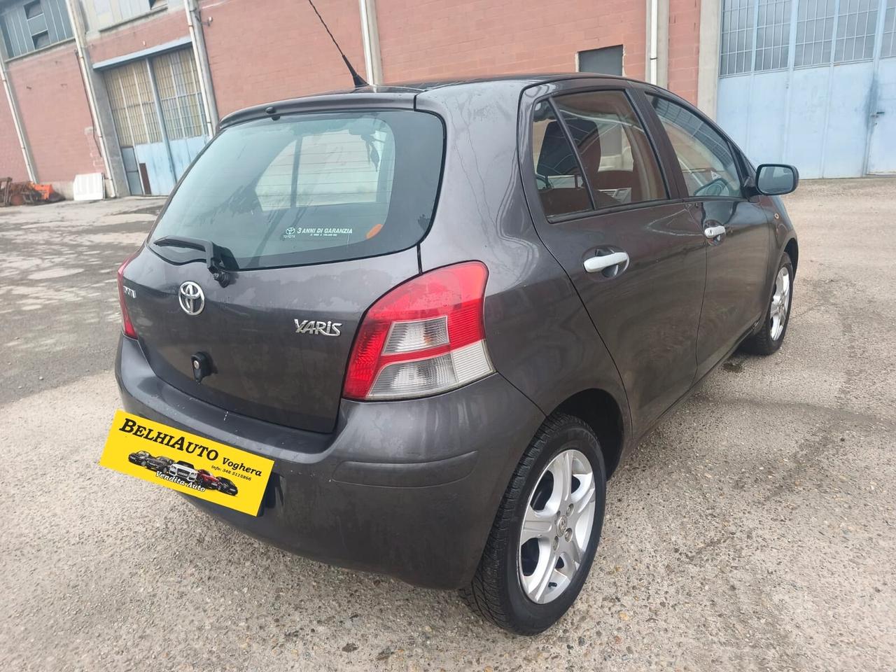 Toyota Yaris 2010---1.3 Benzina