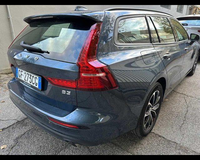 VOLVO V60 B3 Geartronic Momentum Business