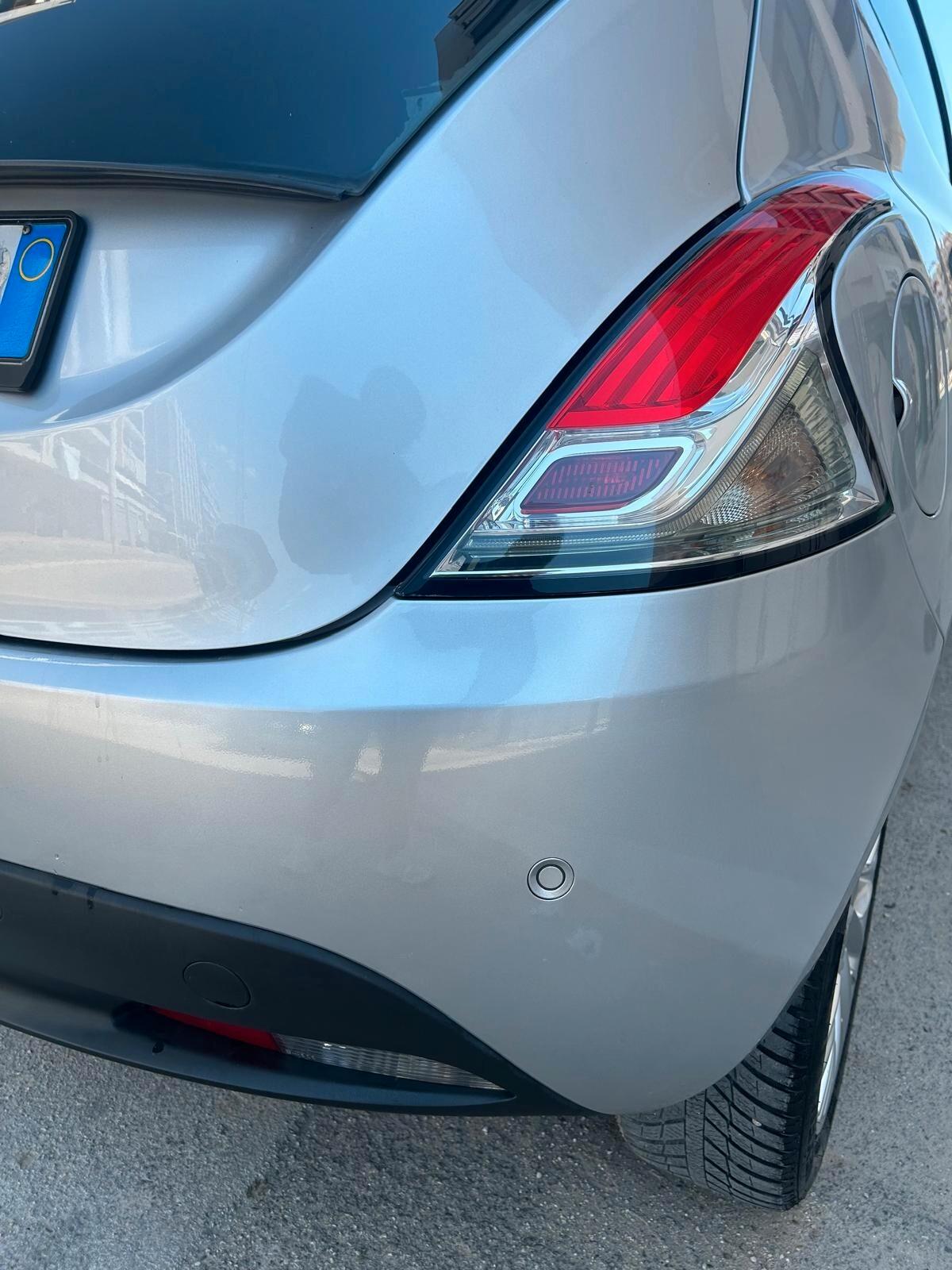 Lancia Ypsilon 1.2 69 CV 5 porte Gold
