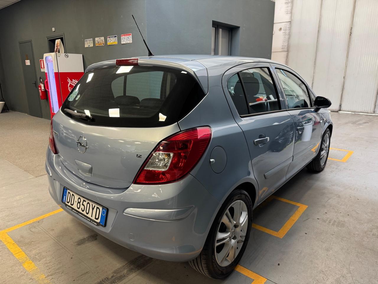 Opel Corsa 1.2 5 porte Cosmo