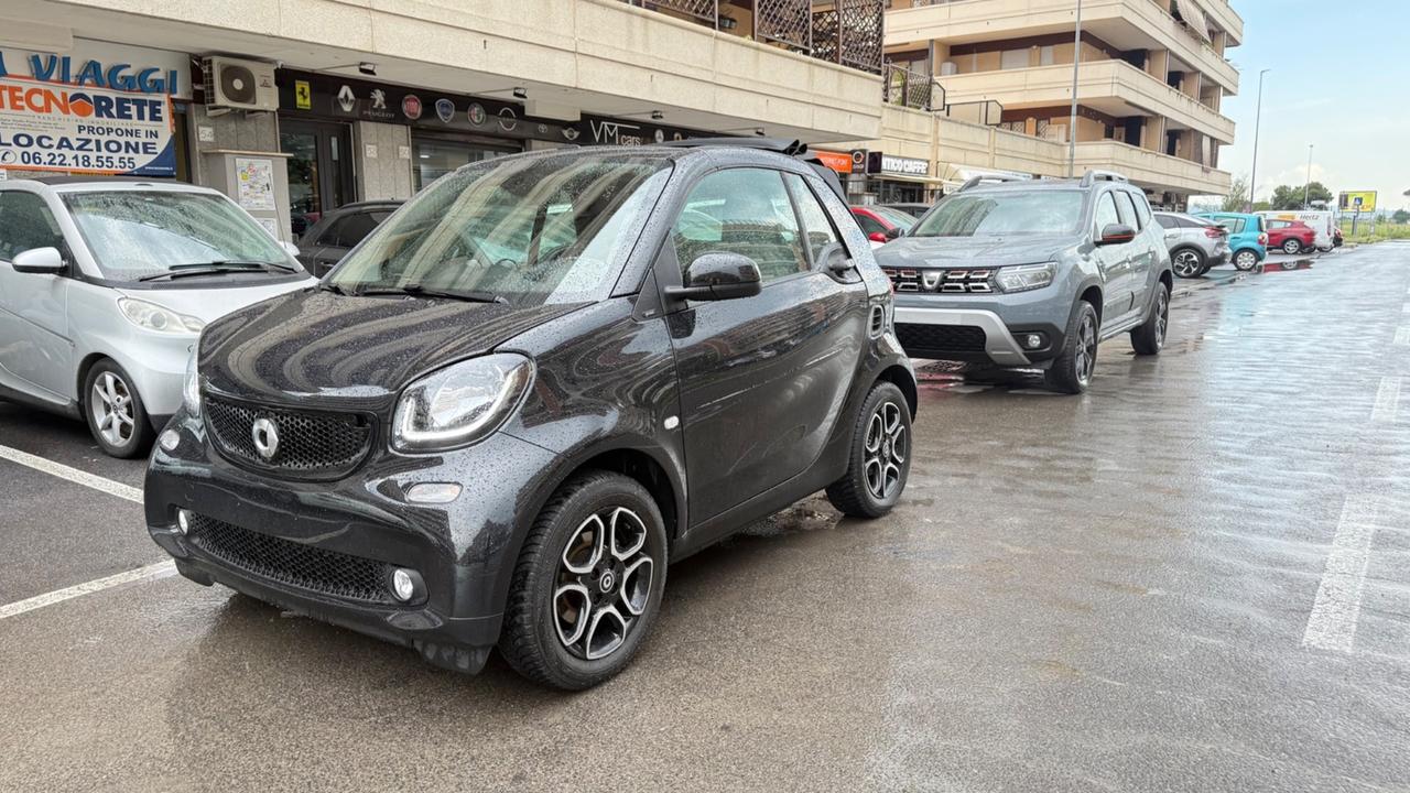 Smart ForTwo 70 1.0 twinamic Prime LED NAVI KAMERA PELLE BRACCIOLO PDC