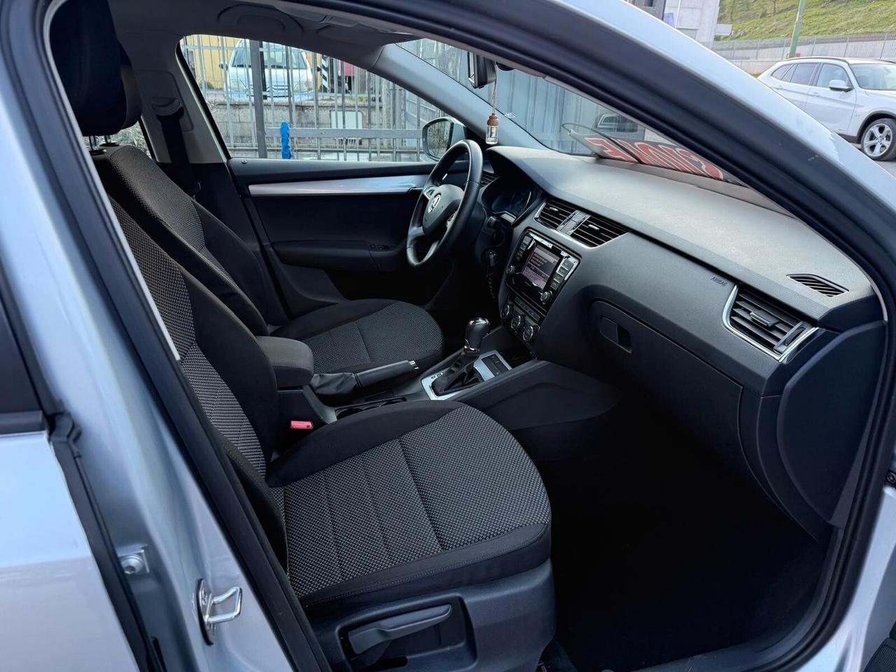 SKODA OCTAVIA 1.6 TDI DSG Wagon EXECUTIVE