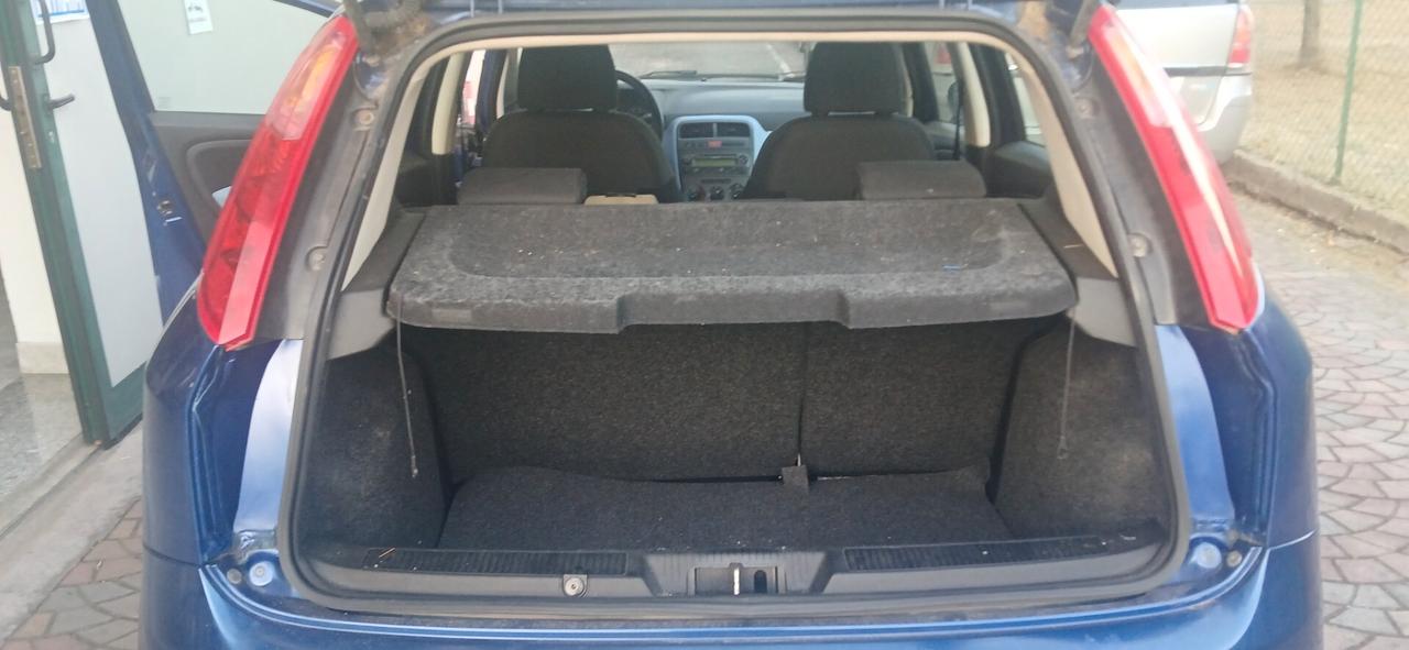 Pochi km grande Punto neopatentati