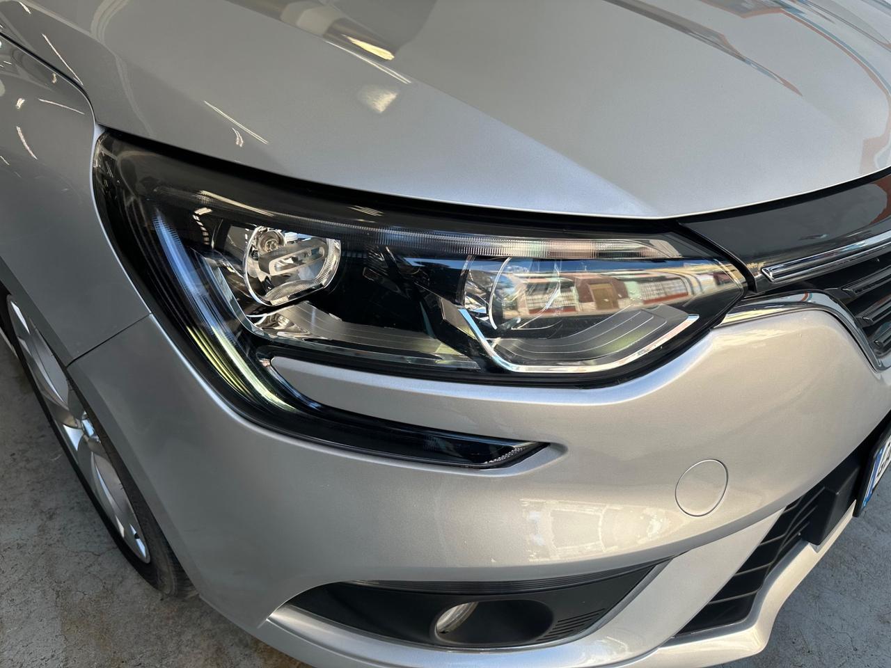 Renault Mégane Sporter TCe 140 CV EDC Intens