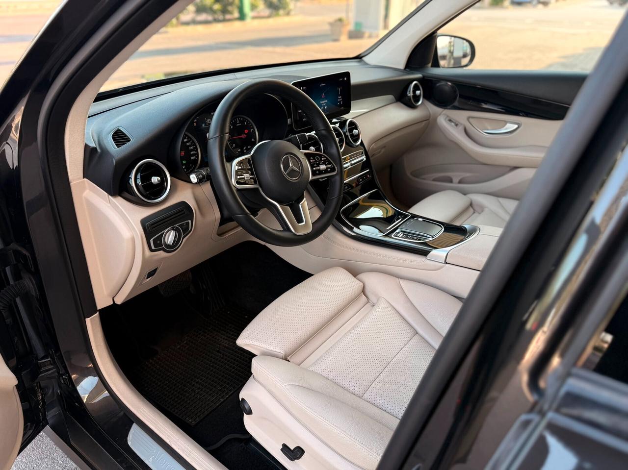 Mercedes-benz GLC 300 d 4Matic Sport TOTAL BLACK