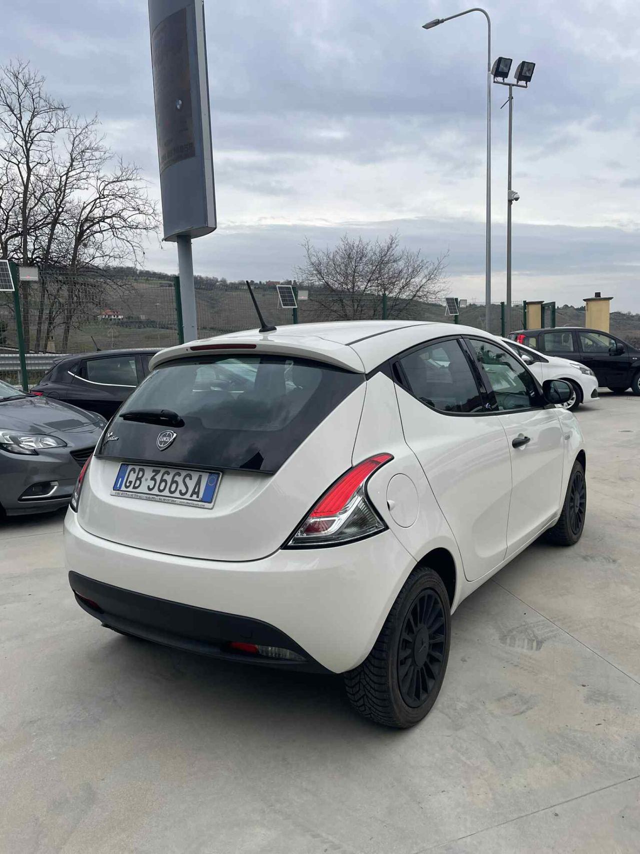 Lancia Ypsilon 1.2 69 CV 5 porte GPL Ecochic Silver