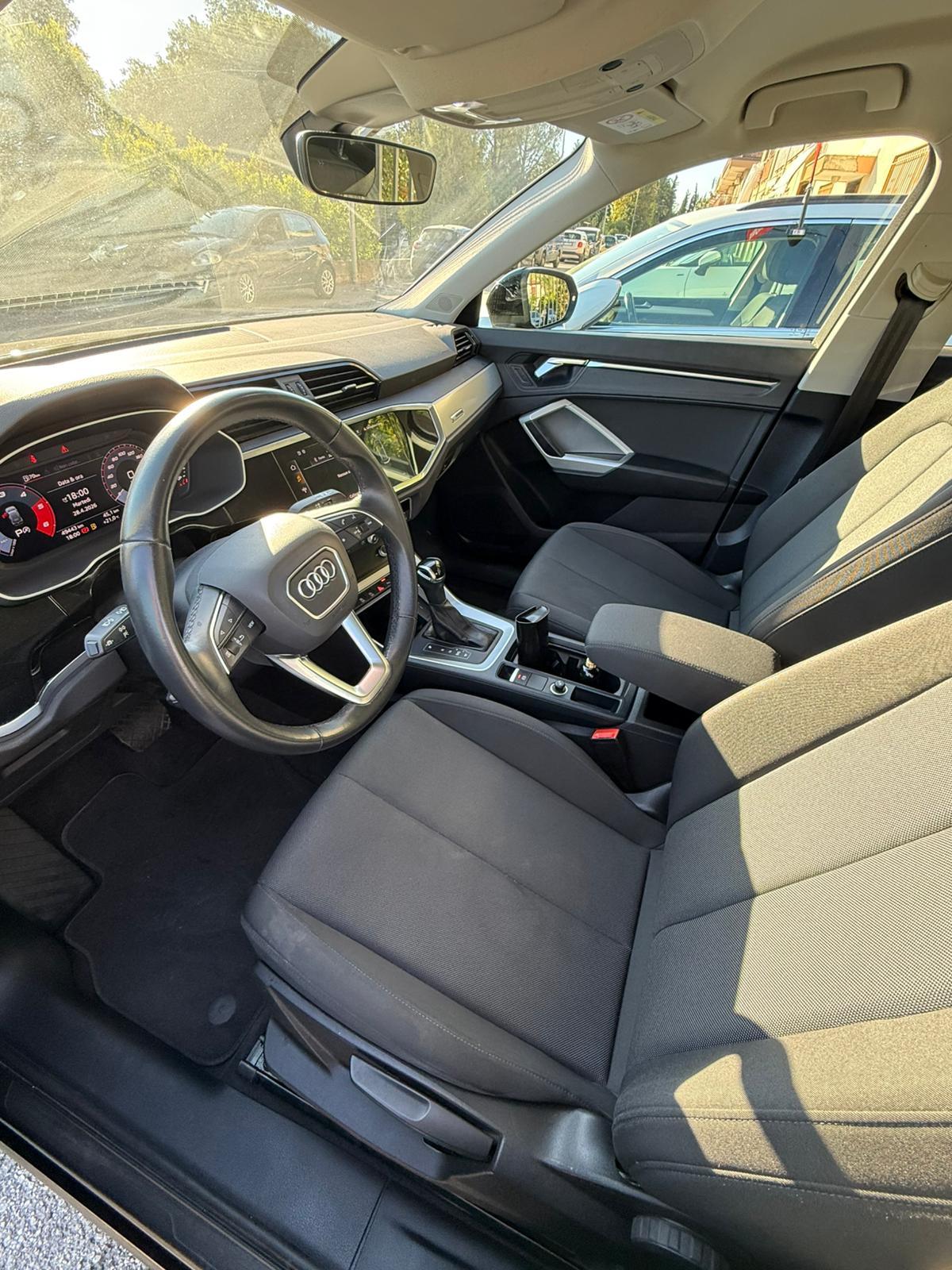 Audi Q3 35 2.0 tdi Business s-tronic
