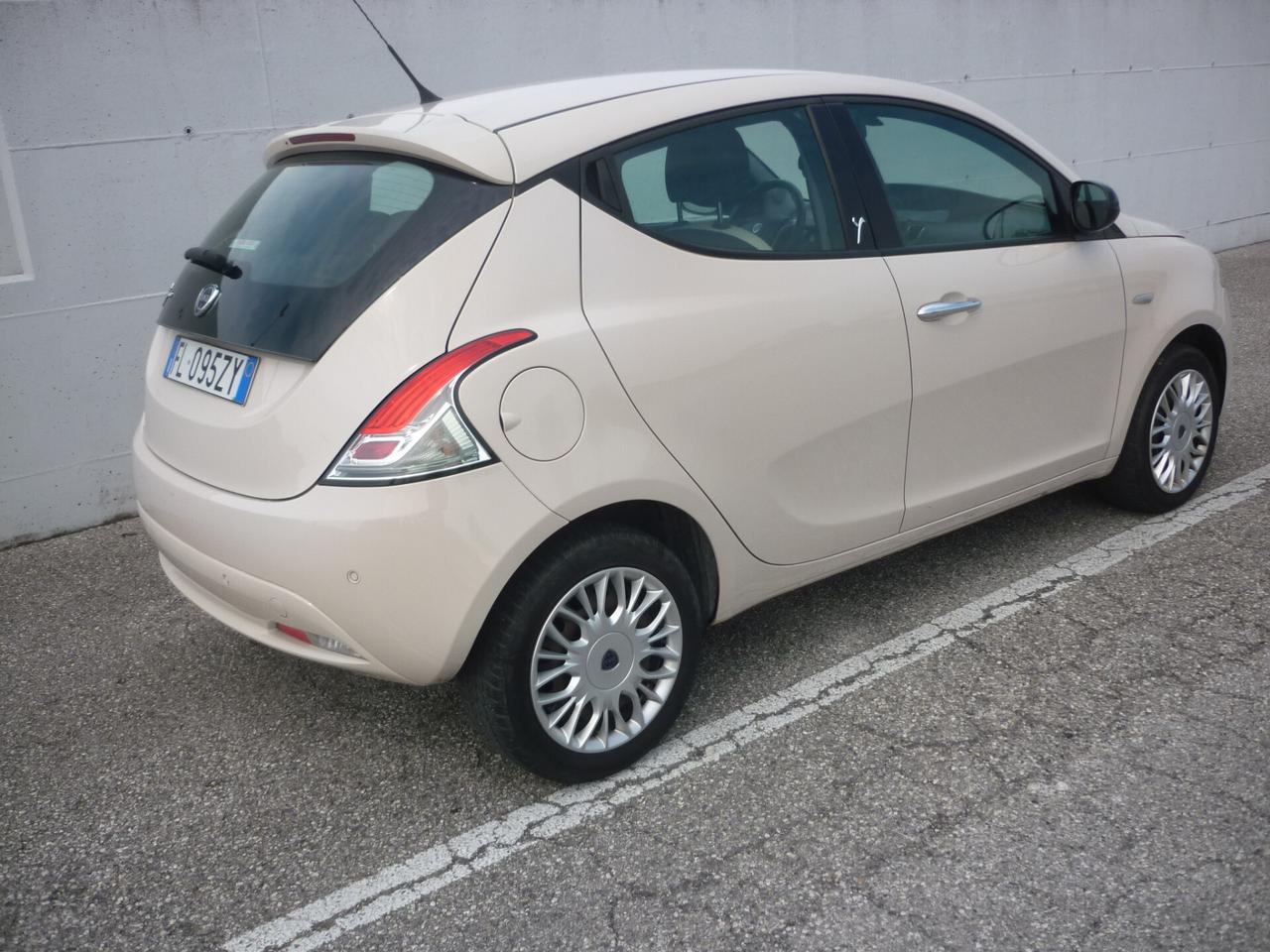 Lancia Ypsilon 1.2 69 CV 5 porte Gold