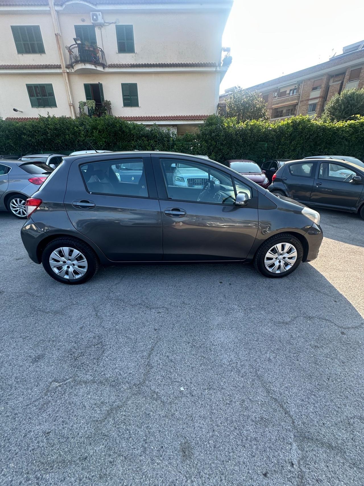 Toyota Yaris 1.0 5 porte Lounge