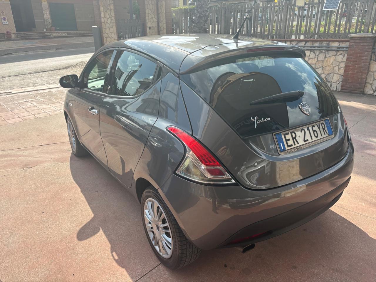 Lancia Ypsilon 1.2 69 CV 5 porte S&S Silver