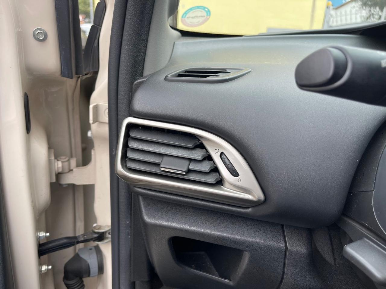 Lancia Ypsilon Opening Edition 1.2 #7630