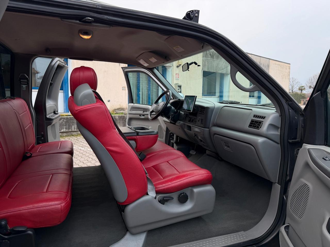 Ford F-250 5.4i V8 GPL 4X4 XLT 6Posti