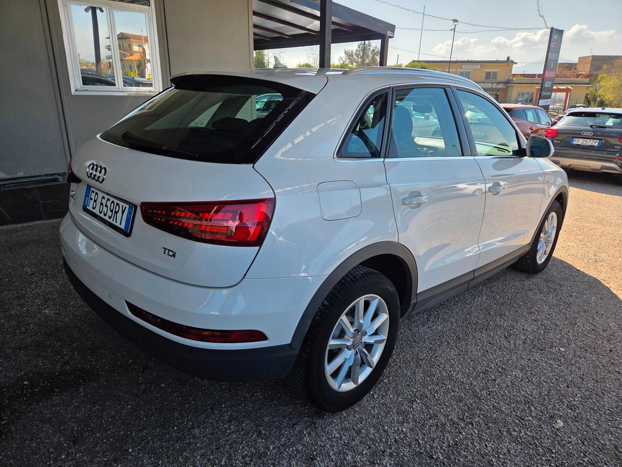 Audi Q3 2.0 TDI 120 CV Business