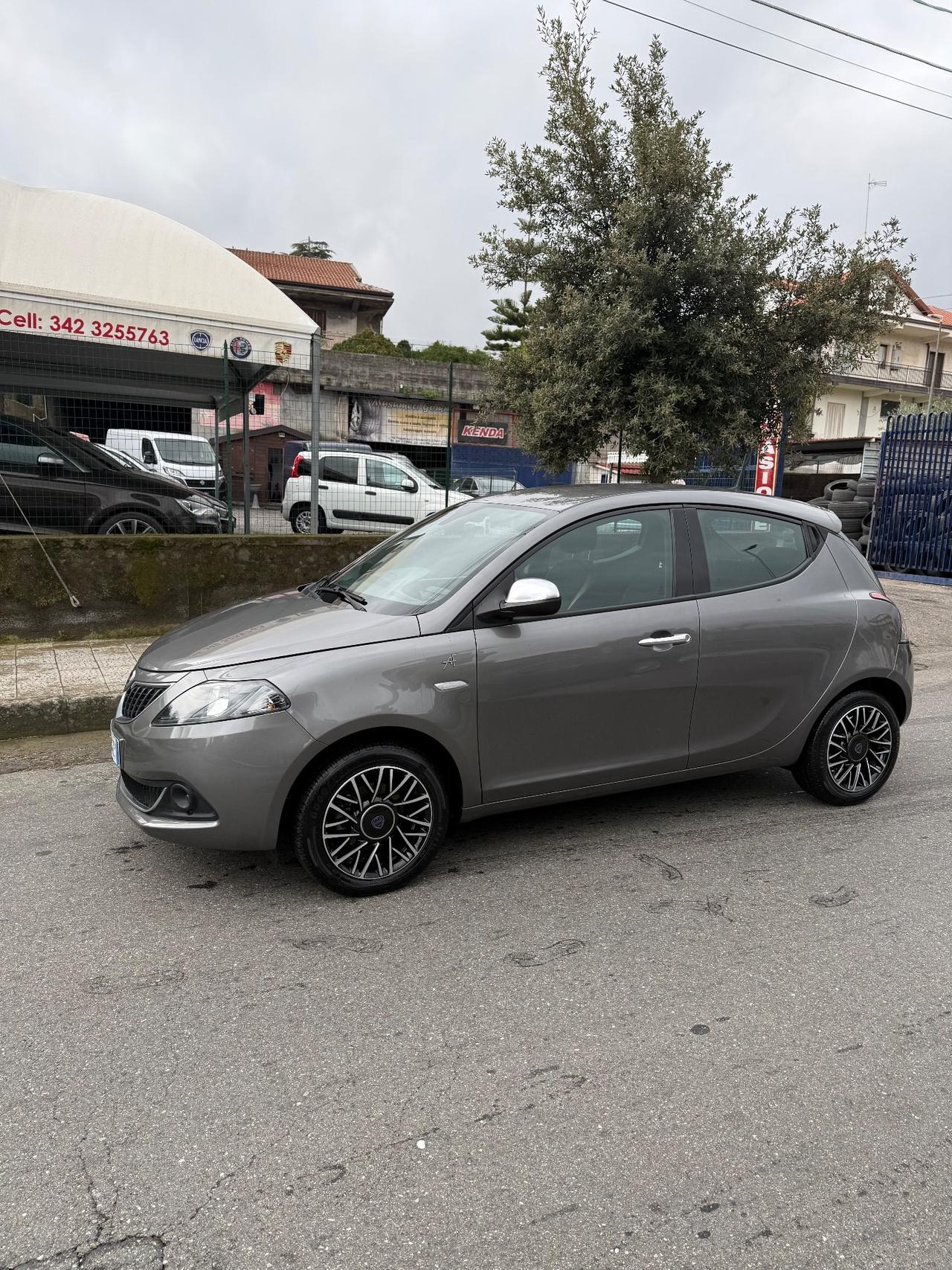 Lancia Ypsilon 1.0 FireFly 5 porte S&S Hybrid Alberta Ferretti