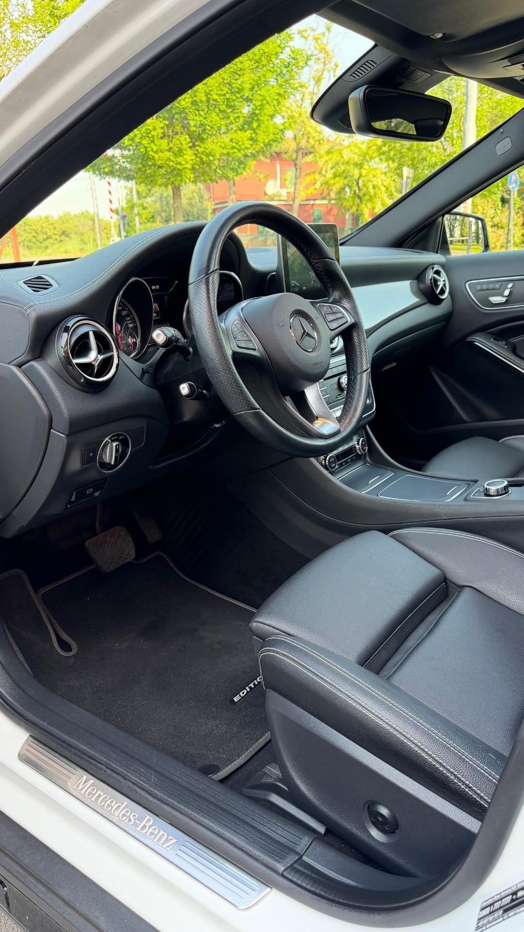 Mercedes-benz GLA 200 Premium night edition