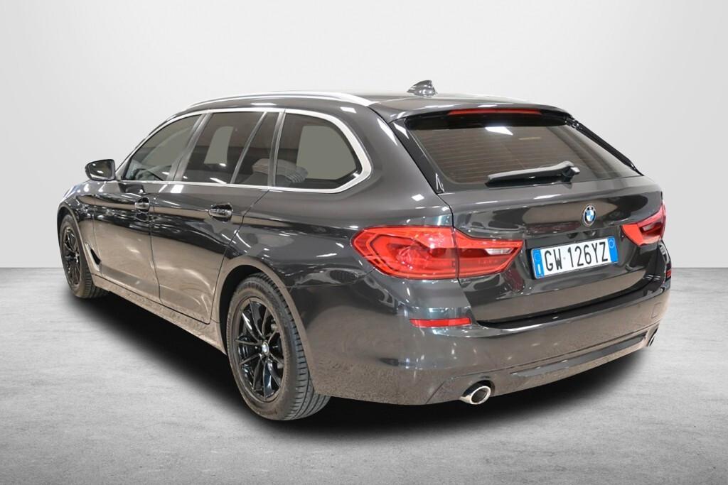 BMW 518D TOURING 150CV STEPTRONIC BUSINESS ADVANTAGE ( ADAPTIVE CRUISE - FARI LED - AMBIENT LIGHT - TETTO PANORAMICO APR. - NAVI - CARPLAY - PELLE - PARK ASSISTANT - TELECAMERA POST. )