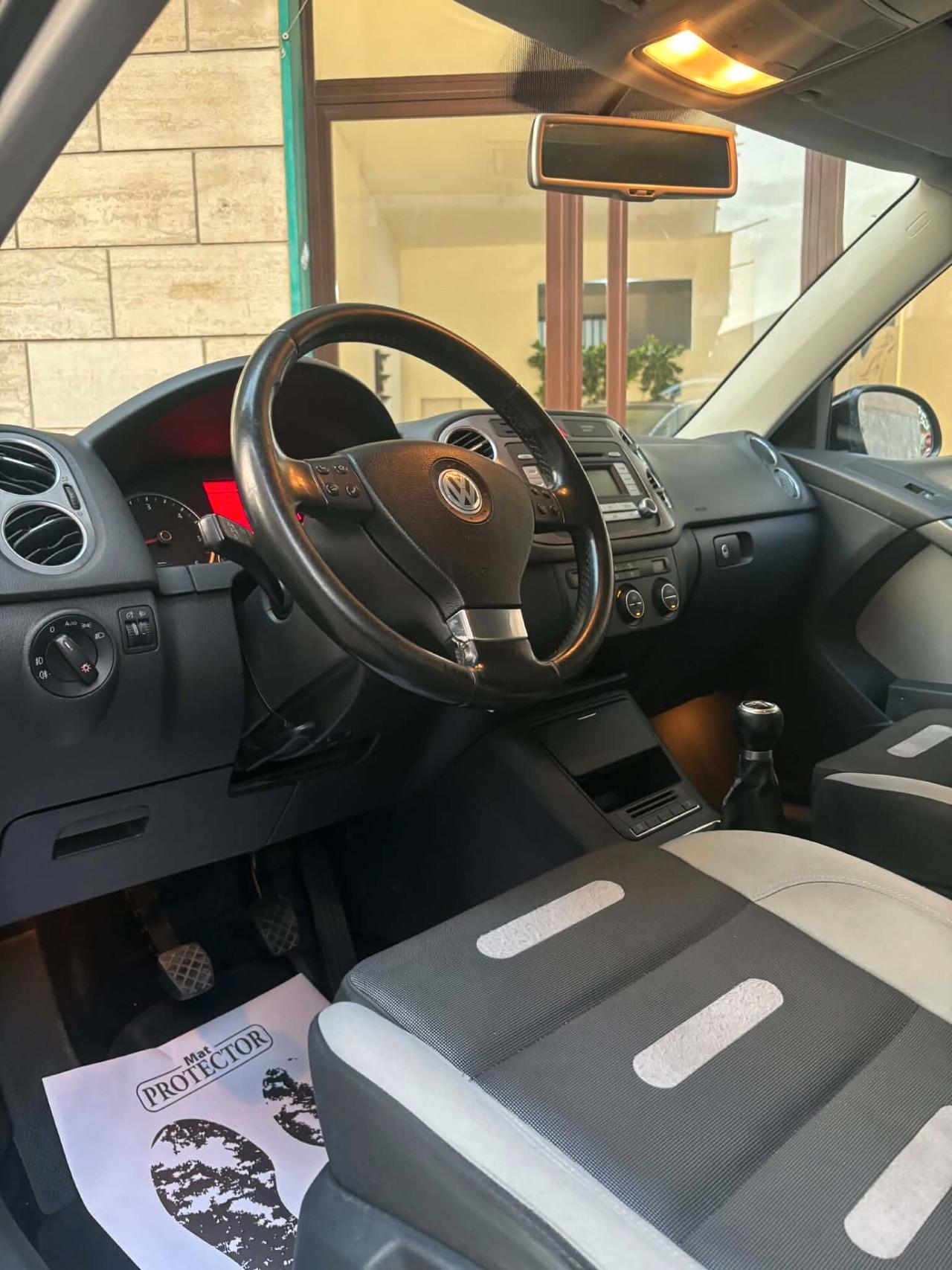 Volkswagen Tiguan 2.0 16V TDI DPF Sport & Style (18°)