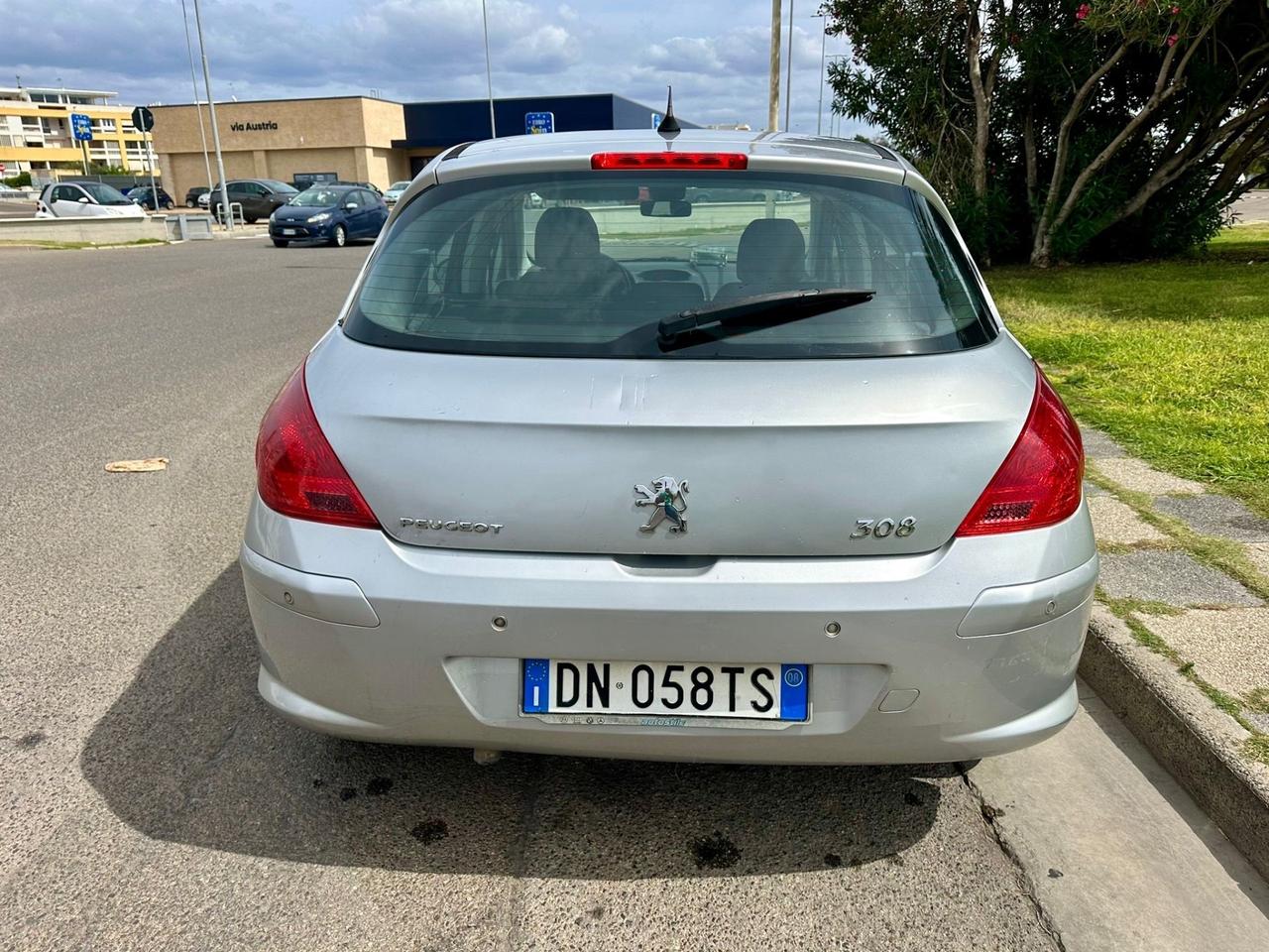 Peugeot 308 1.6 HDi 90CV- Neopatentati