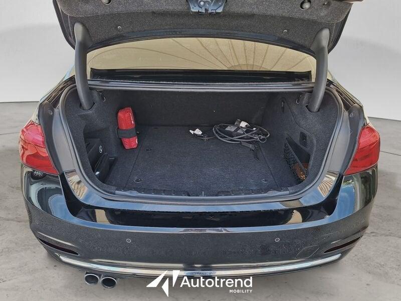 BMW Serie 3 330e 252 CV Plug-In Hybrid Automatica NAVI LED Luxury